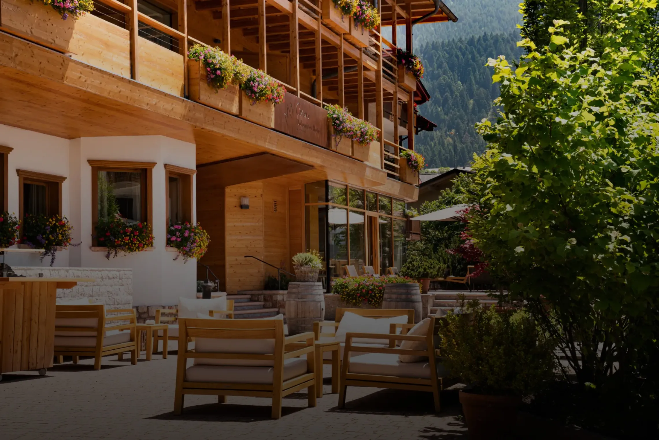 Zona Living dell'hotel Corona Dolomites in Trentino ad Andalo